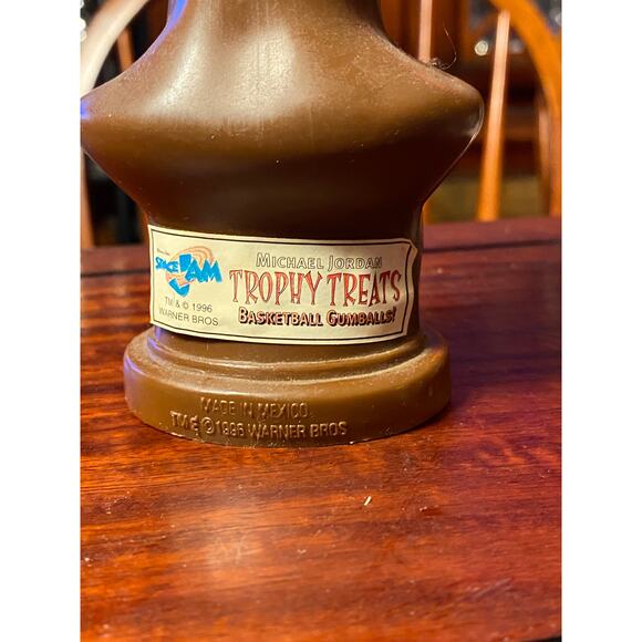 VTG 1996 MICHAEL JORDAN Space Jam Trophy Treats Gumballs Candy Bust New Full NOS - Picture 3 of 12